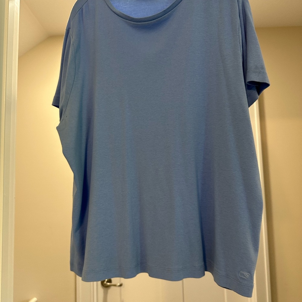 Vineyard Vines blue tee shirt